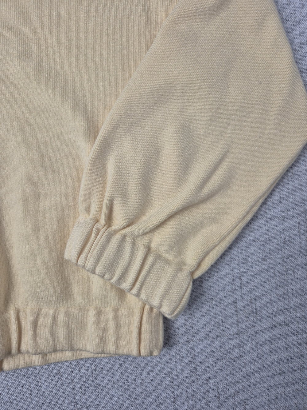 Zara Kids Light Yellow V-Neck Knit Sweater Size 8-9 (130cm) - Picture 3 of 8